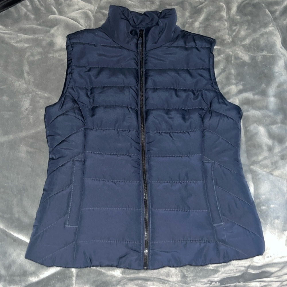 Aeropostale navy blue vest, size small